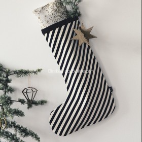 Chaussette de Noël rayures noires en coton - Ferm Living